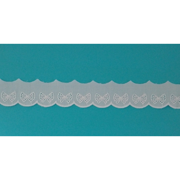 St Gallen Cotton Lace with Bows - Width 3,5 cm